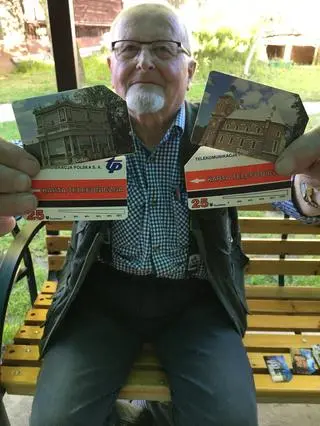 Ma też kolekcję kart telefonicznych 
