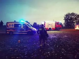 Nie udało się uratować życia mężczyzny, który najprawdopodobniej zatruł się tlenkiem węgla. 