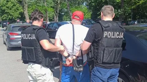 Wpadli sekundy po tym, jak włamali się do samochodu