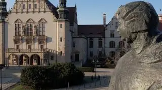 Uczelnia szuka oszczędności