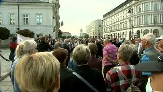 Protest niewidomych i słabo widzących przed Pałacem Prezydenckim