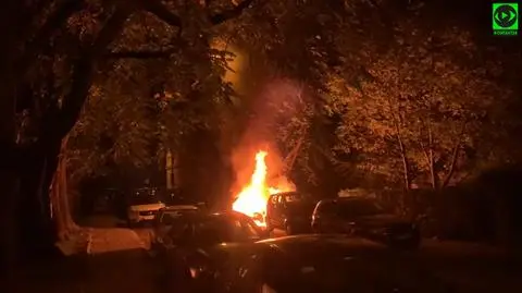 Auta płonęły nocą na Muranowie