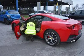 Straż Graniczna odzyskała poszukiwane ferrari o wartości 1,2 miliona złotych