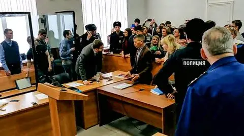 Amnesty International uznała sprawę za "sfingowaną", ale w Petersburgu zapadły kolejne wyroki 