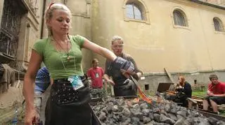 Sześć tysięcy uczestników, przeszło 120 warsztatów, stu artystów i 10 scen. W Lubiążu trwa XX Slot Art Festival.