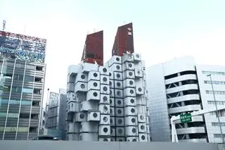 Wieżowiec Nakagin Capsule Tower w Tokio