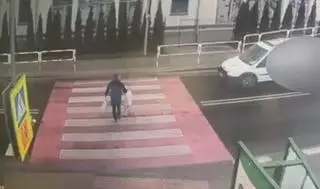 Niebezpieczna sytuacja na przejściu dla pieszych