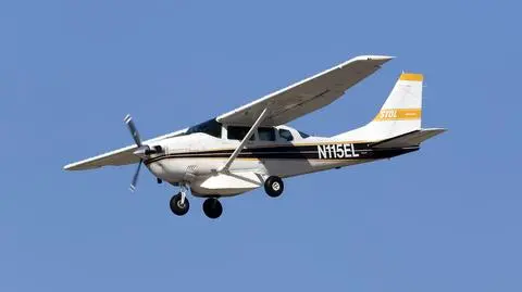 Ukradli awionetkę, ale nie potrafili jej pilotować. Rozbili się tuż za lotniskiem