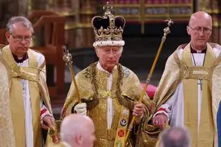 Karol III oficjalnie koronowany