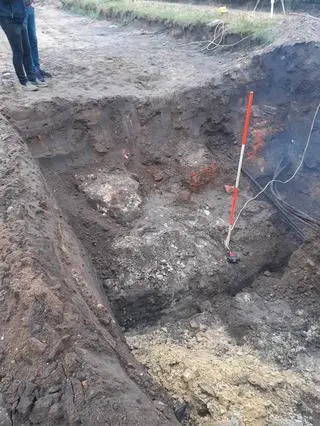 Toruń. Fragmenty muru gotyckiego na Bulwarze Filadelfijskim