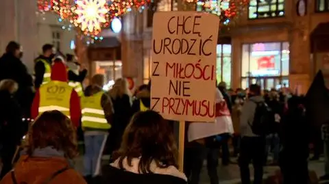 Protest we Wrocławiu. Protestujący mają ze sobą transparenty