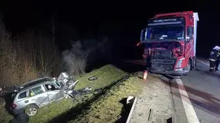 W Jasienicy Rosielnej na Podkarpaciu bmw zderzyło się z tirem