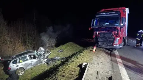W Jasienicy Rosielnej na Podkarpaciu bmw zderzyło się z tirem