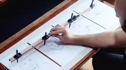 Artysta, który tworzy kilka obrazów jednocześnie