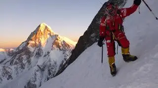 Atak szczytowy, Adam na tle K2