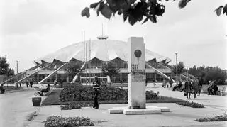 Sala Widowiskowo-Sportowa Arena dwa dni przed uroczystym otwarciem  w 1974 r