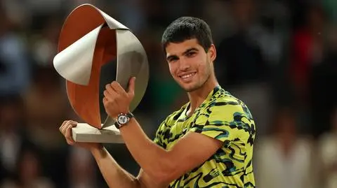 Król Carlos II. Włożył koronę na urodziny, ściga Djokovicia