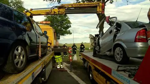 Czołowe zderzenie dwóch aut, nie żyją kierowcy