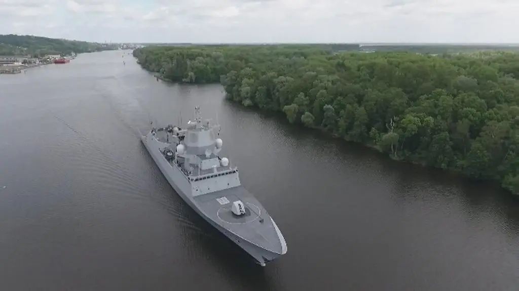 Statki wpływają do Szczecina (zdjęcia z drona)