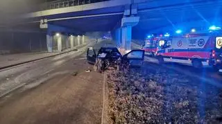 16-letni kierowca uderzył w przepust mostu