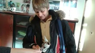 Chodzi z Tosią nawet po zakupy