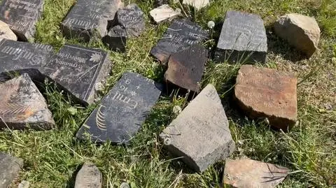 120 przedwojennych nagrobków i fragmentów nagrobków wydobyto z Odry w Policach
