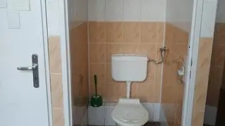 Toaleta w publicznej szkole w Poznaniu