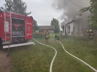 Pożar domu pod Opocznem. Nie żyje około 60-letni mężczyzna