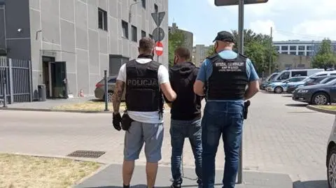 "Na posesję wtargnęli zamaskowani napastnicy", zaatakowali biznesmena i jego żonę. Mężczyzna nie żyje