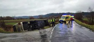 Autobus wjechał do rowu, są ranni