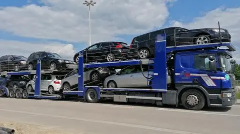 Kierowca lawety dostał jednego dnia dwa mandaty za to samo