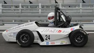 Bolid studentów waży tylko 200 kg 