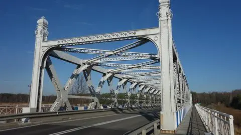 Tworzyły najdłuższą przeprawę w Niemczech, a potem w Polsce. Teraz są elementem innego mostu