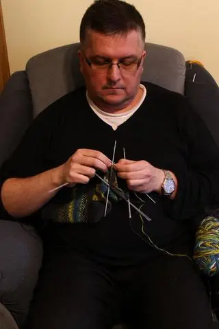 Pierwsze aukcje skarpetek ksiądz zorganizował w 2017 roku (zdjęcie z grudnia 2020 roku) 