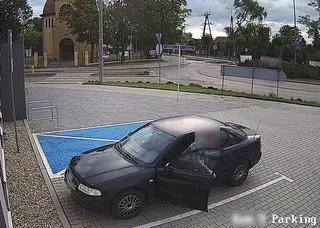 52-latek zaparkował przed posterunkiem
