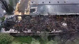 Zgliszcza magazynu na terenie składowiska odpadów w zielonogórskim Przylepie