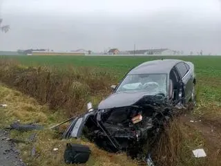 Śmiertelny wypadek pod Namysłowem. Nie żyje 36-latek. Ranna kobieta i czteroletnie dziecko