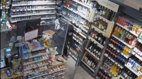 Groził ekspedientce nożem i zabrał pieniądze z kasy. Policja zatrzymała 29-latka