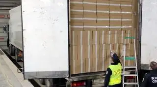 Gwoździ nie było, były za to papierosy