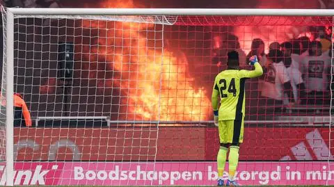 Pirotechnika wymknęła się spod kontroli. Pożar na stadionie przed meczem