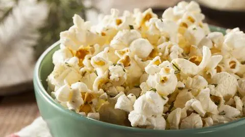 Popcorn skażony substancją produkowaną przez grzyby. Ostrzeżenie
