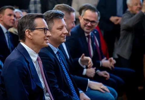 "Burza mózgów" wśród ludzi Morawieckiego. Tak mają wyglądać najbliższe dni