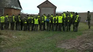 Polish Territorial Defence Forces prepare to search for the Russian missile