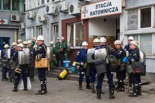 Ratownicy górniczy w kopalni Zofiówka