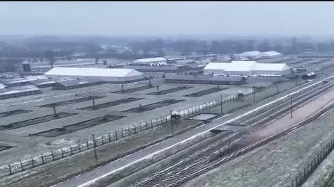 2701N195X 15NZ_AUSCHWITZ