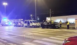 Samochód uderzył w dwa inne. W jednym z nich były policjantki. Obie po spożyciu alkoholu