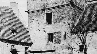 Jedna z dwóch baszt strzegących Arsenału