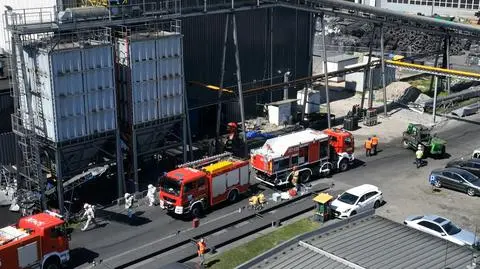 Pożar zbiornika z solą potasową i siarką. Jedna osoba poszkodowana