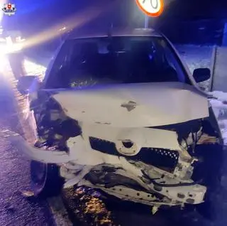 W wypadku uczestniczyły trzy auta. Doszło do czołowego zdarzenia 