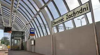 Na przystankach zawieszono tablice odjazdów